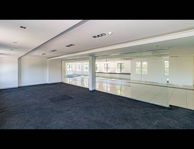 1,928M² OFFICE TO LET IN HYDE PARK